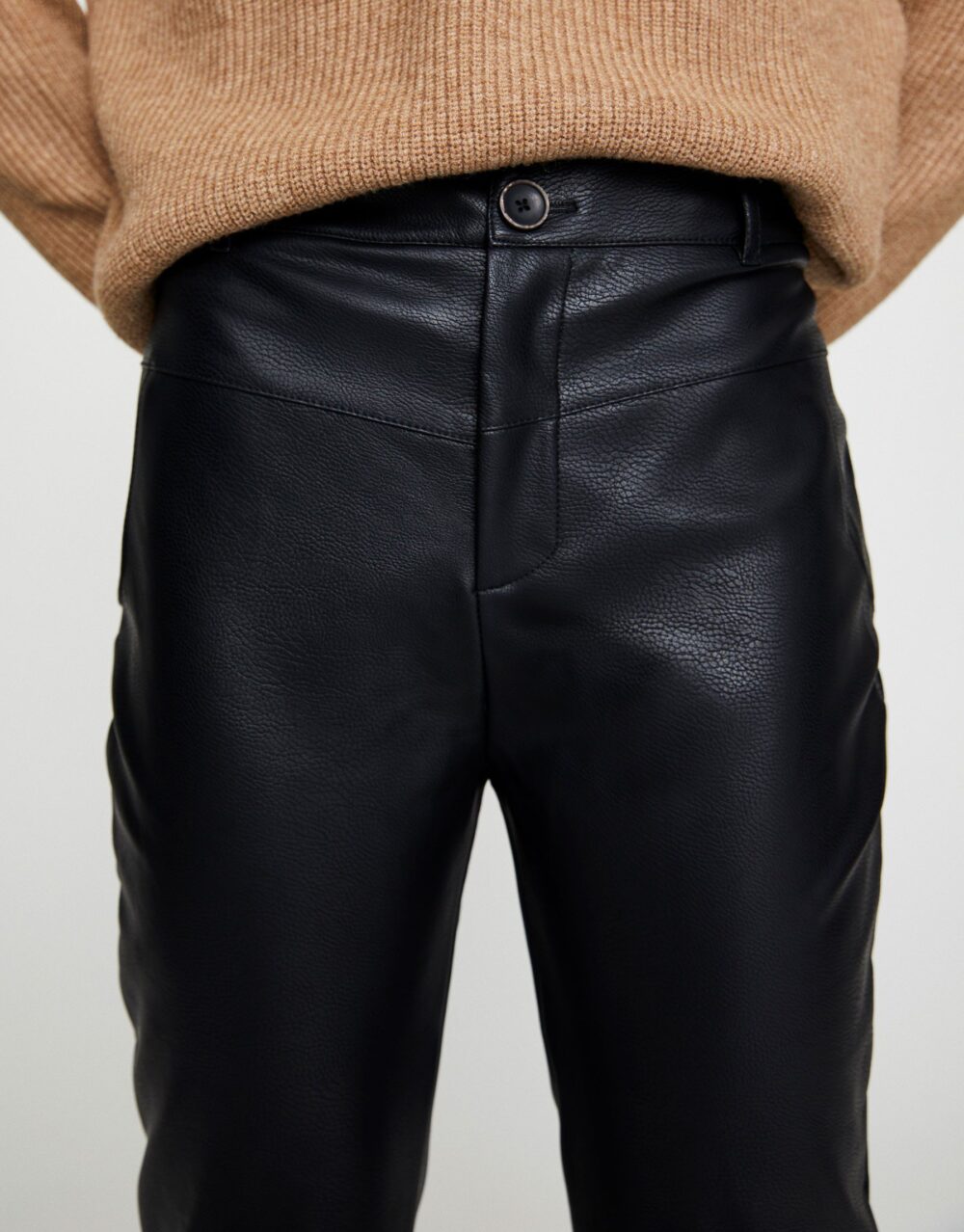 Pull & Bear - Pantalon simili cuir noir